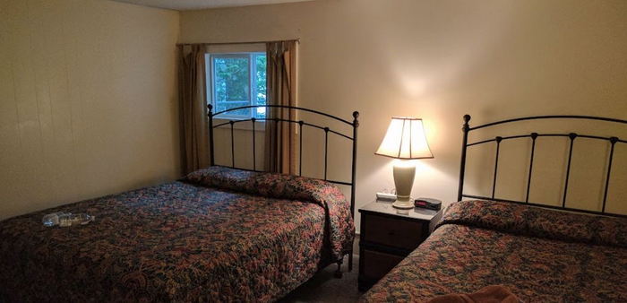 Superior Shores Resort (Johnsons Motel & Resort) - Web Listing (newer photo)